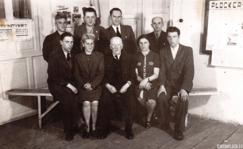 Jewish Committee in Płock. Standing (from the left): Szyja Buch, Jerzy Margulin, Moniek Eisenberg, Izrael Nachmanowicz, sitting (from the left): Dawid Lichtensztajn, Janina Kenigsberg, Alfred Blay, Ewa Guterman, before 1950